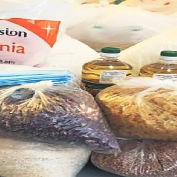 উল্লেখ্য, অন্নপূর্ণা খাবারের প্যাকেটে রয়েছে এক কেজি ছোলার ডাল, চিনি ও আয়োডিন-যুক্ত লবণ, এক লিটার পরিশোধিত সয়াবিন ভোজ্যতেল, ১০০ গ্রাম করে লঙ্কা গুঁড়া ও ধনে গুঁড়া ৫০ গ্রাম হলুদ।