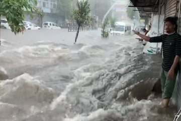 তোলপাড় করা দামাল বৃষ্টি, অরেঞ্জ অ্যালার্টে ভয়ে কাঁপছে নানা জেলা, ওয়েদার আপডেট