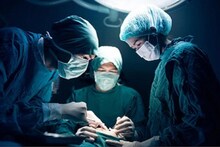 দেড় বছরে যন্ত্রণামুক্তি ৫০০ রোগীর! Robotic Joint Replacement Surgery-তে সাফল্য