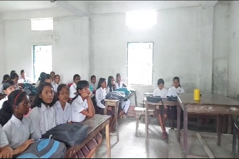 তার জন্য ওই তিন দিন সরকারি ছুটি ঘোষণা করেছেন মুখ্যমন্ত্রী অরবিন্দ কেজরিওয়াল এছাড়াও ওই তিন দিন শহরের সাধারণ মানুষের চলাফেরাতেও জারি করা হচ্ছে বেশ কিছু নিষেধাজ্ঞা।