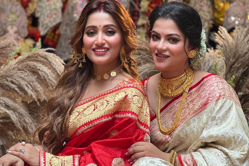এখানেই শেষ নয়, আগামী দিনে আরও চমক আসতে চলেছে ‘দ্য মাইক্রপোয়েমস’ এবং ‘দ্য ক্যাপচার’। ইতিমধ্যেই এই সমস্ত ছবিতে মুগ্ধ জনতা।