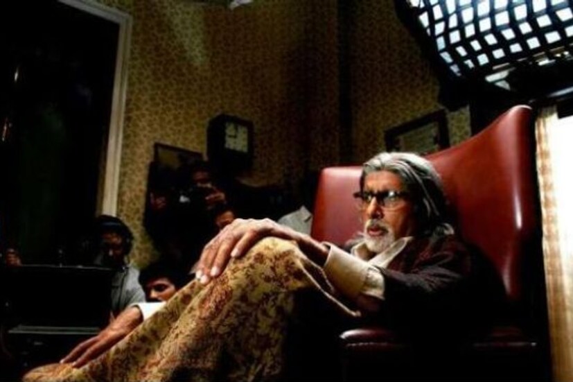 কিন্তু যতই বাংলার জামাই হোন না কেন, ভাষা উচ্চারণে বেশ ঠোক্কর খেতে হচ্ছিল বিগ বি-কে। যদিও মিষ্টি ভাষা হিসেবে ফরাসির পর বাংলা ভাষার কথাই মনে পড়ে অমিতাভের।