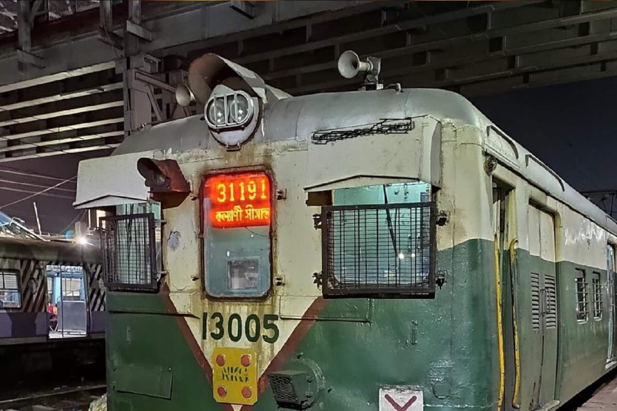 কল্যাণী সীমান্ত লোকাল থেকে ধোঁয়া! দমদম স্টেশনে আতঙ্ক, হুড়োহুড়ি যাত্রীদের