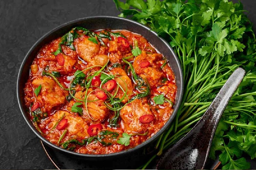 ৯ নম্বর- ভিনডালু: বিভিন্ন ধরনের মাংসের পাশাপাশি চিংড়ির ভিনডালুও বানানো হয়। গোয়া, কঙ্কনে খুবই জনপ্রিয় এই খাবার। ভাত বা রুটি দিয়ে খাওয়া যায়। 