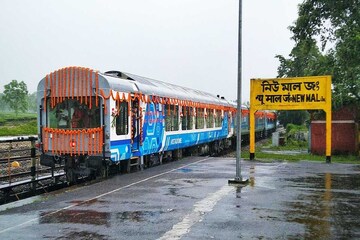 ভয়াবহ দুর্ঘটনার হাত থেকে বাঁচল ভিস্তাডোম ট্রেন! শিলিগুড়ি ছাড়তেই শিউরে ওঠা ঘটনা ভয়াবহ দুর্ঘটনার হাত থেকে বাঁচল ভিস্তাডোম ট্রেন! শিলিগুড়ি ছাড়তেই শিউরে ওঠা ঘটনা