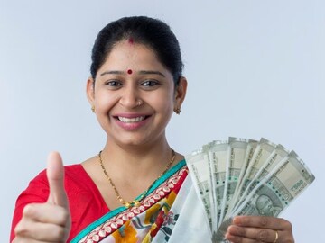 বাড়ি থেকেই এই ব্যবসা করা যায়, সংসার সামলেও দু’হাতে রোজগার করতে পারেন গৃহিণীরা! বাড়ি থেকেই এই ব্যবসা করা যায়, সংসার সামলেও দু’হাতে রোজগার করতে পারেন গৃহিণীরা!