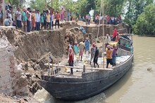 কয়েক ঘণ্টার মধ্যে দশটি বাড়ি তলিয়ে গেল গঙ্গা ভাঙনে! ভয়াবহ ভিডিও দেখলে আঁতকে উঠবেন