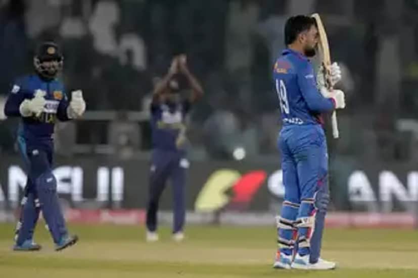 তিনি আউট হয়ে যেতেই আফগানিস্তান ম্যাচও হারে, টুর্নামেন্ট থেকে বিদায়ও নেয়। কিন্তু এর পরেই সাংবাদিক সম্মেলনে আফগানিস্তানের প্রধান কোচ জোনাথন ট্রট আঙুল তোলেন কর্মকর্তাদের দিকে। তিনি স্পষ্ট অভিযোগ করেন, সব নিয়ম স্পষ্ট করে তাঁদের জানানো হয়নি বলে। 