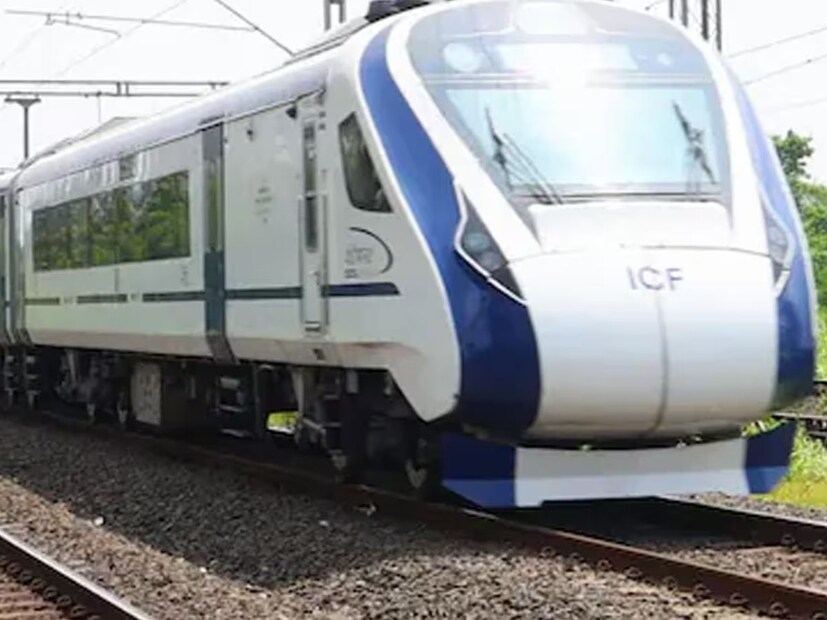 পাশাপাশি আরেকটি বন্দে ভারত এক্সপ্রেস ট্রেন গুজরাতের ঝুলিতেও। প্রধানমন্ত্রী নরেন্দ্র মোদি আজ জামনগর-আমেদাবাদের মধ্যে চলাচলকারী বন্দে ভারত এক্সপ্রেস ট্রেনটিও চালু করেন।