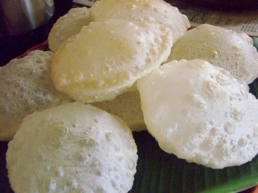 বাসি পাউরুটি আমরা সাধারণত ফেলে দিই। এবার আর ফেলবেন না! এই পাউরুটি থেকেই তৈরি হবে দারুণ স্বাদের লুচি! জানতে হবে রেসিপি এবং বানানোর পদ্ধতি! photo source collected 