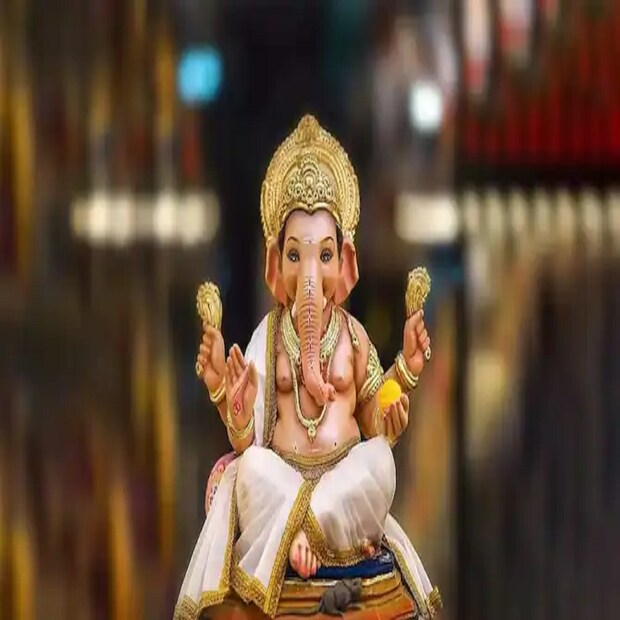 গণপতির পুজোর সময়ে রাগারাগি বা বাড়িতে অশান্তি করবেন না। এতে গণেশ ঠাকুরের কৃপা থেকে বঞ্চিত হতে পারেন। তিনি রুষ্ট হতে পারেন। আর আপনার গৃহে অধিষ্টিত নাও হতে পারেন। 