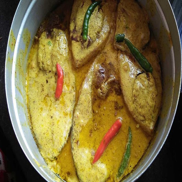 দই ইলিশ, ইলিশ ভাপা, সরষে ইলিশ, পোস্ত ইলিশ, বেগুন দিয়ে ইলিশ, ইলিভ ভাজা, ইলিশের টক- ইলিশ মাছ দিয়ে একাধিক মাছ রান্না করা যায়। আর ডিম ভরা ইলিশ হলে তো কথাই নেই। আর গরম ভাতে চিংড়ি ভর্তা, চিংড়ি পোস্ত, সর্ষে চিংড়ি ভাপা খেতে অপূর্ব লাগে।