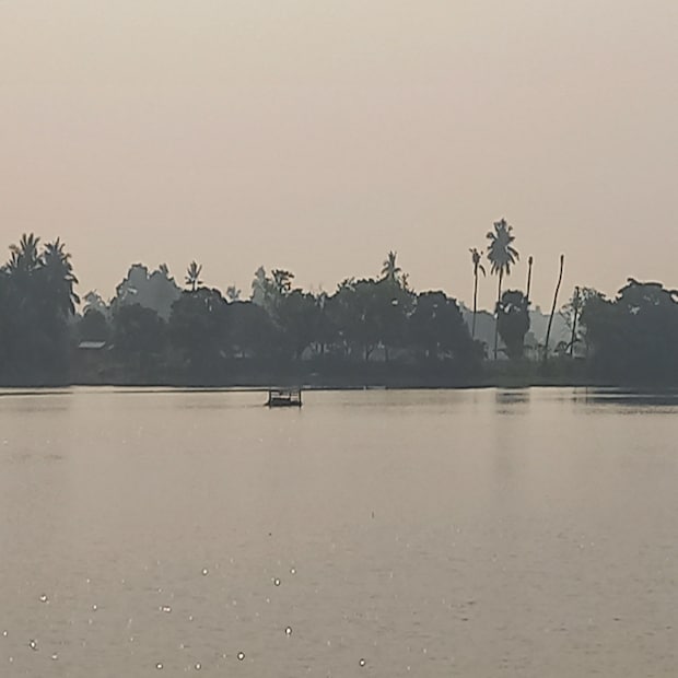 ইসলামপুরে সকাল থেকে মেঘলা আকাশ, মনোরম আবহাওয়া। স্বস্তি শহরে। 
