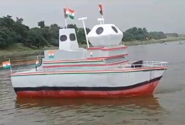 যুবকের
