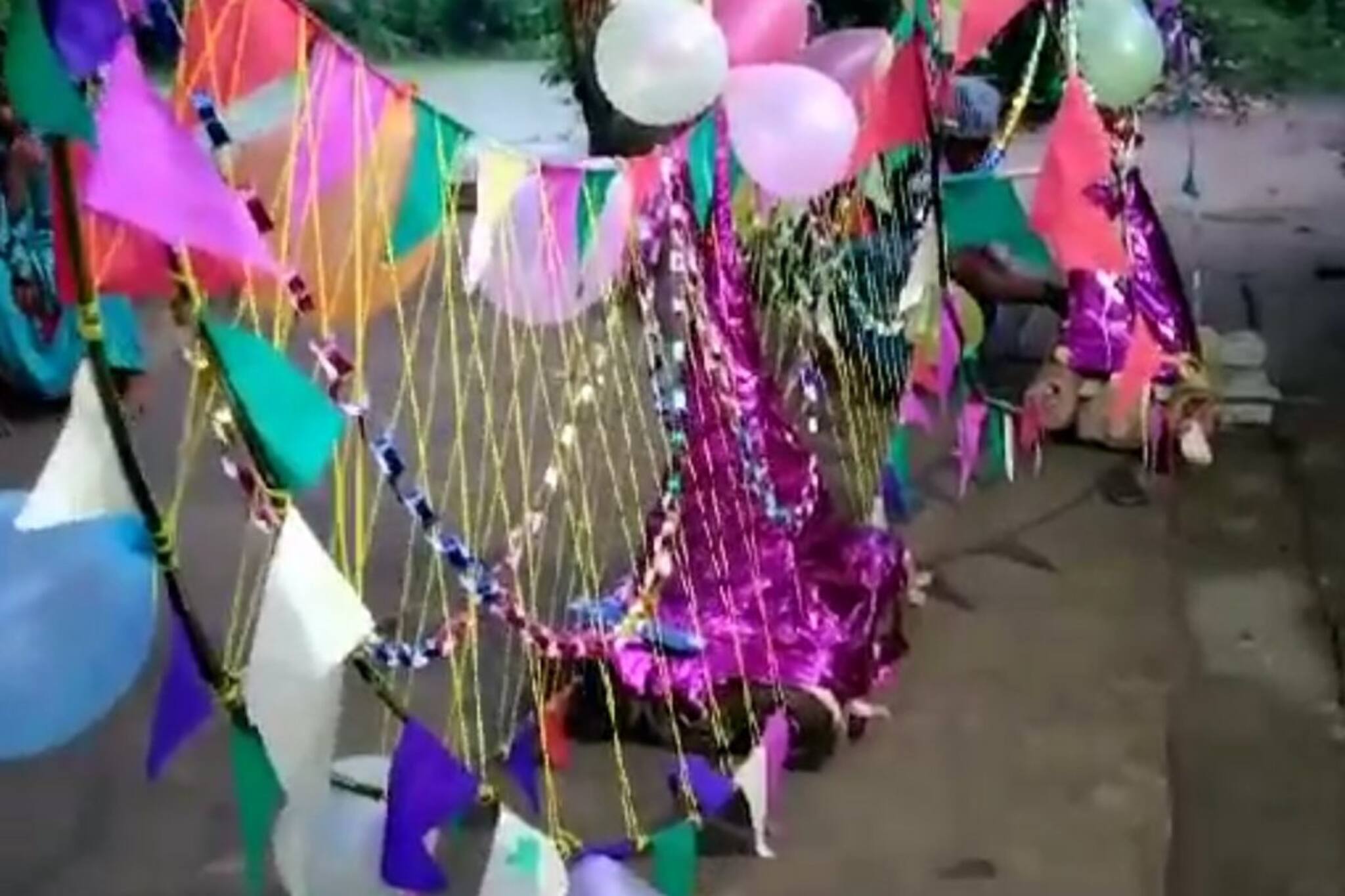 জলদেবতার উদ্দেশে ভেসে যায় কলার ভেলা, প্রকৃতিপুজোয় মেতে ওঠেন গ্রামবাসীরা