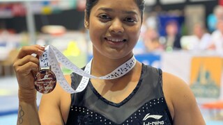 পদক হাতে প্রণতি নায়েক