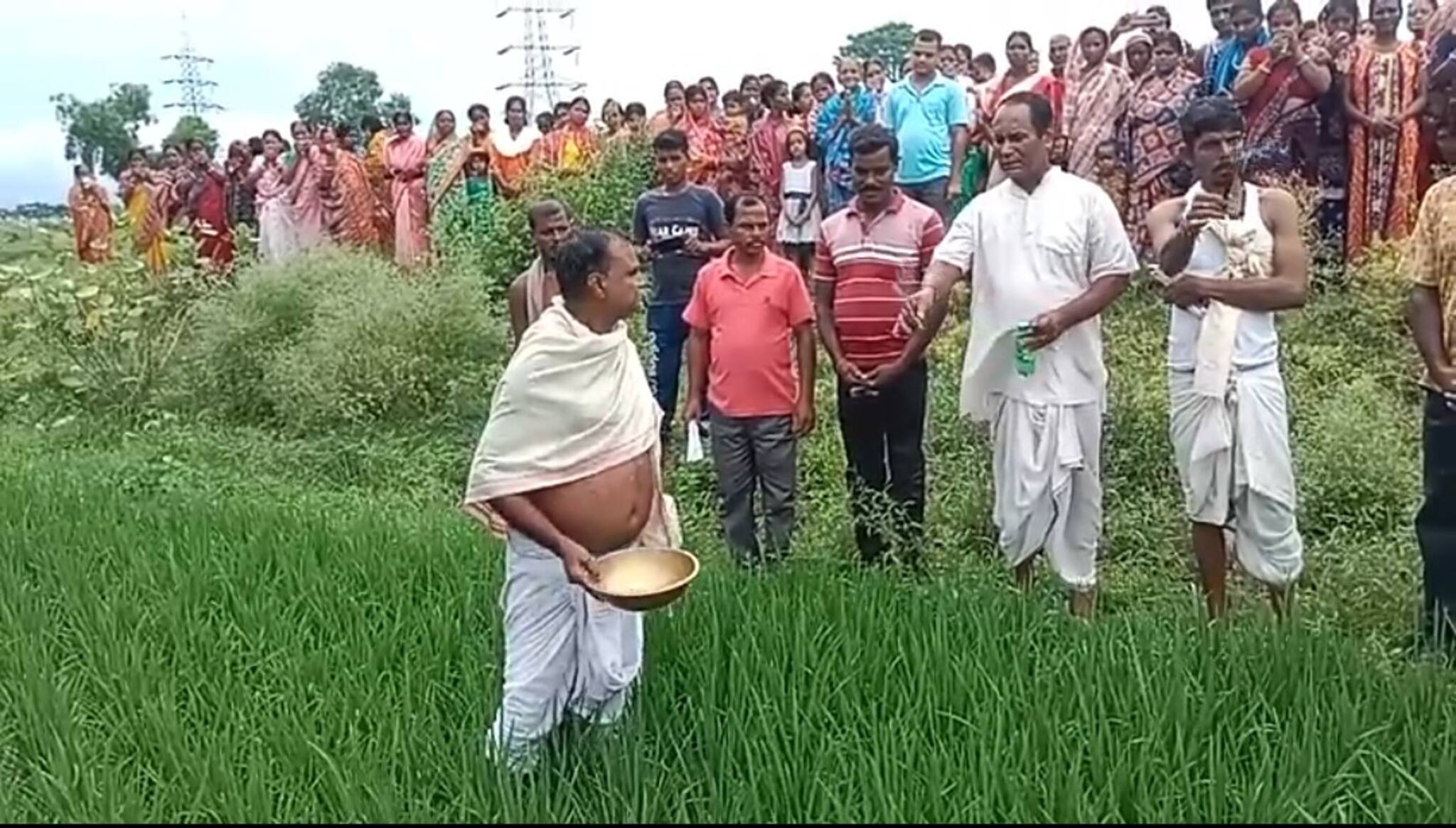 এই প্রথম দুর্গাপুজো হবে এ গ্রামে, দশভুজার আসন্ন আগমন ঘিরে উচ্ছ্বসিত গ্রামবাসীরা