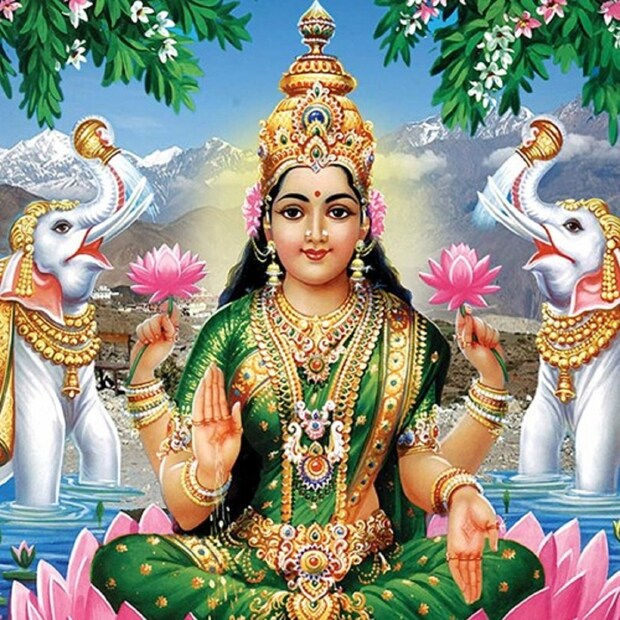 আবার একই সঙ্গে রাধাষ্টমীর থেকেই শুরু হচ্ছে মহালক্ষ্মী ব্রত পালন। রাধাকে মহালক্ষ্মীর রূপ মনে করা হয়। যে কারণে এই দিনটি বিশেষভাবে শুভ ঘরে সুখ-সমৃদ্ধি পাওয়ার জন্য। জ্যোতিষ শাস্ত্রে বলা হয়েছে মহালক্ষ্মী ব্রত পালন করলে পাওয়া যায় সব ধরনের সুখ।(Reported By: Nayan Ghosh)