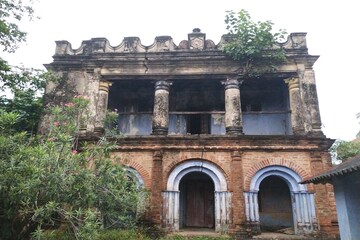 থিম পুজো ভাল লাগে না! চলে আসুন বাঁকুড়ার দামোদরবাটি রাজবাড়ির দুর্গাপুজোয়!