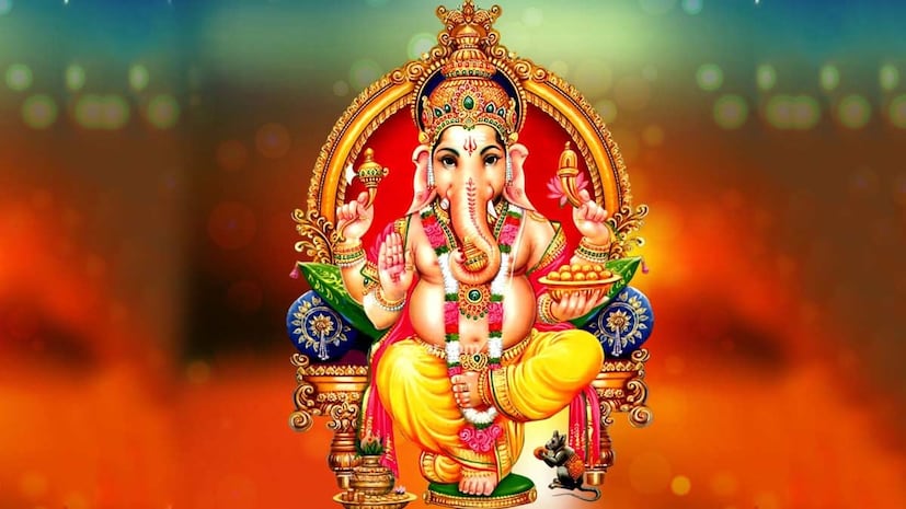 জ্যোতিষ মতে বলা হয়, আর্থিক সংকট কাটাতে গণেশ পুজোর সময় সকালে স্নান করে প্রতিদিন ভগবান গণেশকে ঘি আর গুড় দিয়ে নৈবেদ্য দিন। তার পর গণেশের ওই প্রসাদ গরুকে খাওয়ান। ভাগ্য রাতারাতি বদলে যাবে। অর্থ সংকট মুহূর্তে দূর হবে।photo source collected 