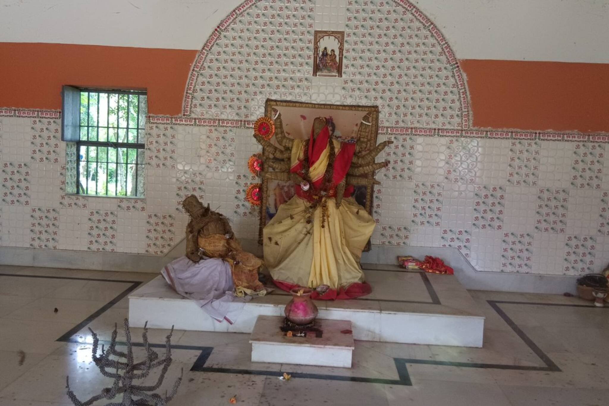 প্রাচীন দীঘির ধারে আজও চৈত্রমাসে বসে দুর্গাপুজোর আসর ও দানমেলা