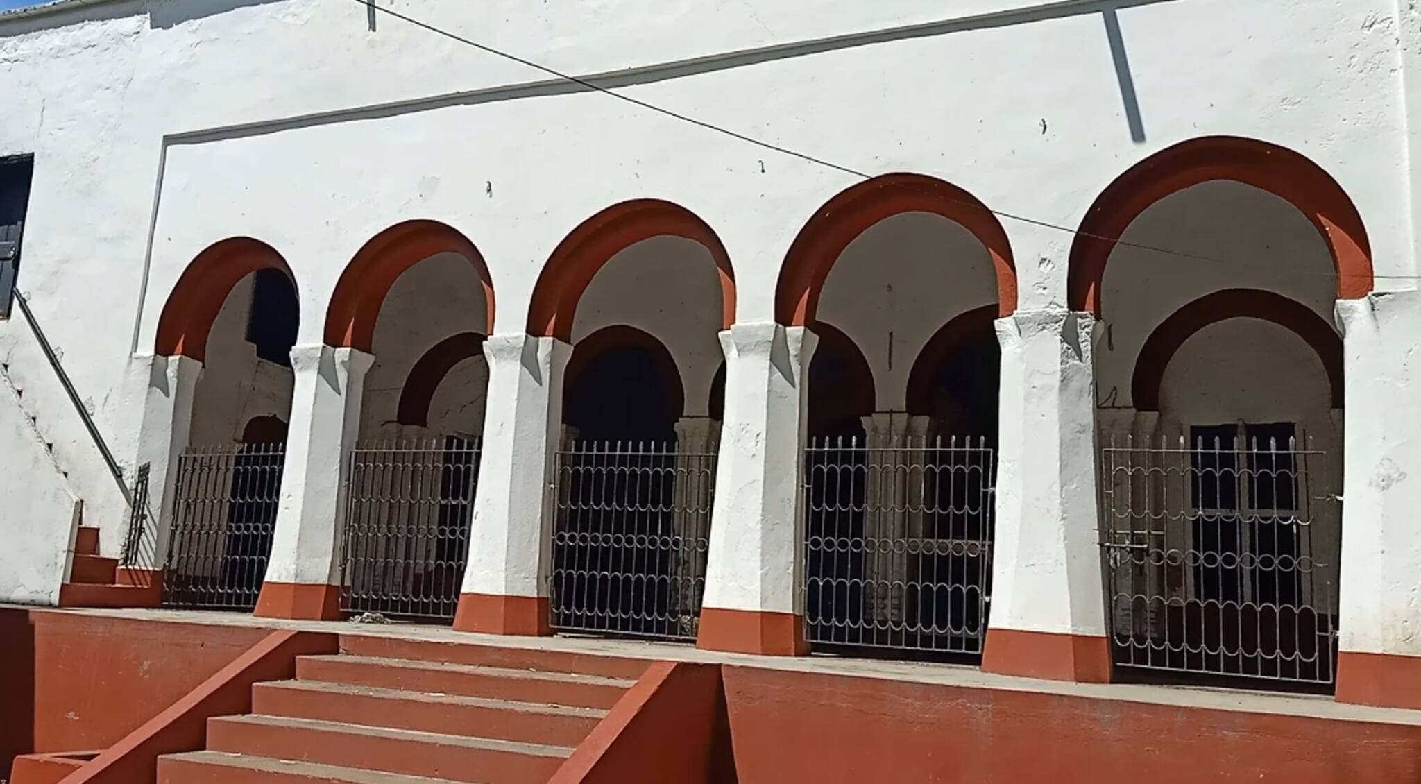 ইছামতীর তীরে প্রাচীন ঠাকুরদালানে শতাব্দীপ্রাচীন দুর্গাপুজোয় ইতিহাসের গন্ধ