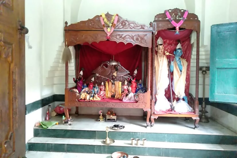 ময়নাগড়ে থাকার কোনও বিশেষ ব্যবস্থা নেই। সারাদিন ময়নাগড় থেকে সন্ধে নামার আগেই নৌকায় করে ময়না বাসস্ট্যান্ডে ফিরে আসতে হবে। খাওয়ার সঙ্গে করে নিয়ে যেতেও পারেন। এছাড়া আগে থেকে বলে রাখলে ময়না রাজবাড়ীর কুল দেবতার ভোগ প্রসাদ পেয়ে যাবেন দুপুরে। রাজপরিবারের নৌকোয় করে পরিখা প্রদক্ষিণ করতে পারেন। নৌকোয় বসে পরিখা থেকে গড়ের ছবি তোলার জন্য উপযুক্ত। তাই বর্তমানে কিছু ছবি শিকারি দল ও ইতিহাস প্রেমী মানুষজনের ময়নাগড়ে আসছে। দুর্গাপূজায় এক বেলা ময়নাগড়ে কাটিয়ে যাওয়ায় আদর্শ জায়গা।