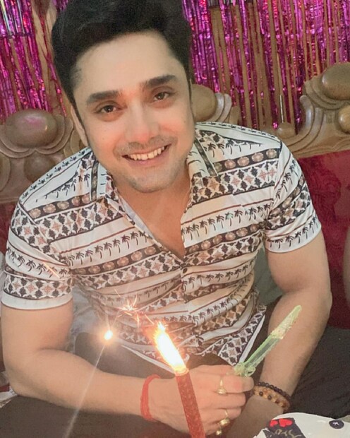 আপাতত তিনি ঘরবন্দি৷ কারণ জুলাই মাসের মাঝামাঝি নিম ফুলের মধুর শ্যুটিং-এর দুর্ঘটনা ঘটে৷ পায়ের গোড়ালিতে চোট পান তিনি৷ 