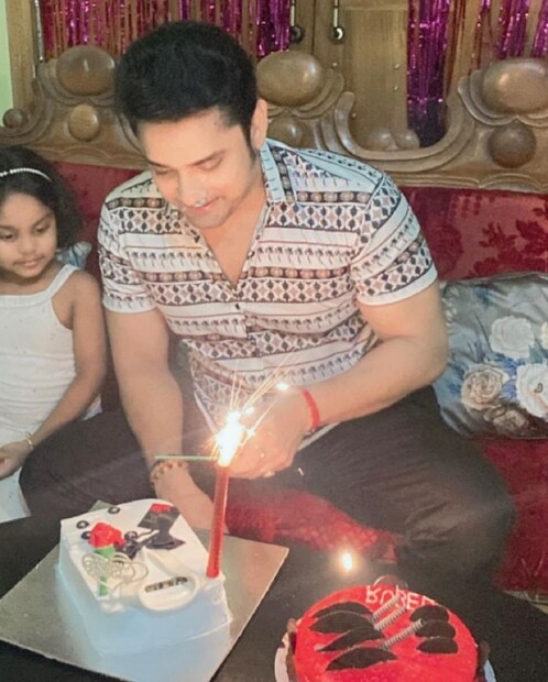 তাঁর সেই জন্মদিনের ছবি পোস্ট করলেন তাঁর প্রেমিকা স্বেতা ভট্টাচার্য৷ সকাল সকাল পায়েসের বাটি নিয়ে ছবি সোশ্যাল মিডিয়ায়৷ 