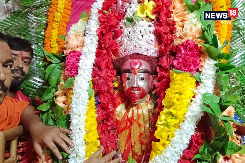 সেই খবর সওদাগরের কানে পৌছাতেই তার মৃত ছেলেকে সে নিয়ে আসছে ওই জীবিত কুণ্ডুর ঘাটে এবং সেই মৃত ছেলেকে ওই পুকুরের জলে ভাসিয়ে দেয়। হঠাৎই তার মৃত ছেলে বেঁচে উঠে।