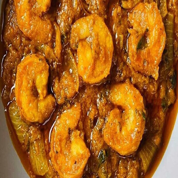 চিংড়ির মধ্যে থাকে ম্যাগনেশিয়াম। যা রক্তে শর্করার মাত্রা নিয়ন্ত্রণে রাখতে সাহায্য করে। এছাড়াও চিংড়ি মাছে থাকে সেলেনিয়াম, যা ক্যানসার কোষের বৃদ্ধি ঠেকায়। ওমেগা ৩ ফ্যাটি অ্যাসিড থাকে, যা উচ্চরক্তচাপ নিয়ন্ত্রণে রাখে।