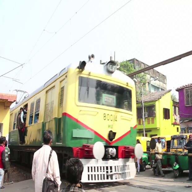 পূর্ব রেল জানিয়েছে, তারাপীঠ যাওয়ার সমস্ত ট্রেনই নির্ধারিত সময়ে পাওয়া যাবে। রামপুরহাট যাওয়ার সব ট্রেনের টিকিটের চাহিদা যথেষ্ট বেশি রয়েছে বলেও জানিয়েছেন ওই আধিকারিক। ১৩১৮৭ শিয়ালদহ -রামপুরহাট এক্সপ্রেস, ১২৩৪৭ হাওড়া-রামপুরহাট, ১৩১৭৫ কাঞ্চনজঙ্ঘা এক্সপ্রেস, ১৩০১৭ গণদেবতা এক্সপ্রেসের ট্রেনগুলিতে লম্বা ওয়েটিং লিস্ট রয়েছে বলে জানাচ্ছে রেলওয়ে। 