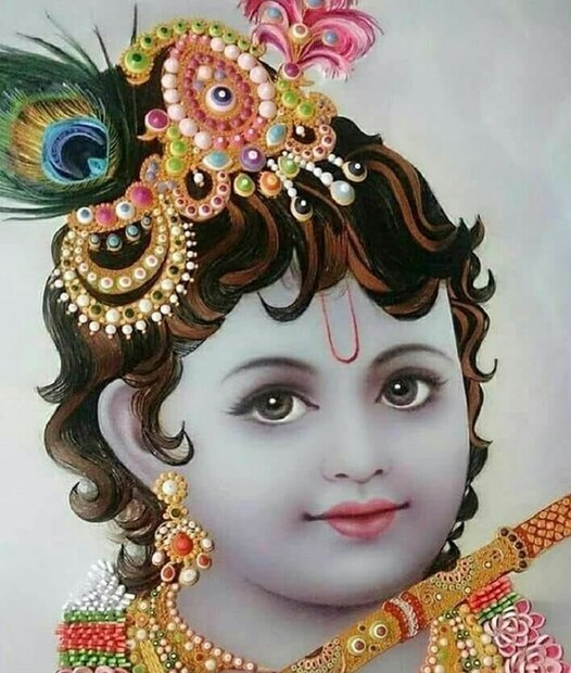 জন্মাষ্টমী, হিন্দু ধর্মাবলম্বীদের কাছে একটি বিশেষ দিন। এদিন ভগবান কৃষ্ণের বাল গোপাল রূপকে পুজো করা হয়। হিন্দু ধর্মে এই দিনটির তাৎপর্য গুরুত্বপূর্ণ। এই দিন গোপালকে একাধিক সুগন্ধি ও দুধ দিয়ে তাঁকে স্নান করানোর রীতি প্রচলিত। এরপর নতুন পোশাক পরিয়ে তাঁকে সাজানো হয়। দূর্বা ঘাস ও চন্দন চর্চিত করা হয় গোপালকে।(লেখা: কৌশিক অধিকারী)