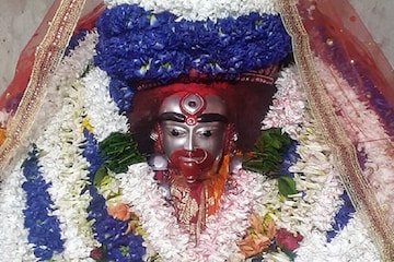 তারাপীঠে মা তারার মূর্তি ছাড়া অন্য কোনও দেব-দেবীর মূর্তি পুজো কেন হয় না? জানুন