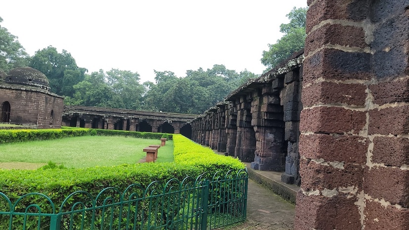 অন্যান্য সাধারণ গ্রামের মতো কেশিয়াড়ির এক গ্রাম গগণেশ্বর। এখানে রয়েছে প্রাচীন ইতিহাস কুরুমবেড়া ।(Reported by: Ranjan Chanda)