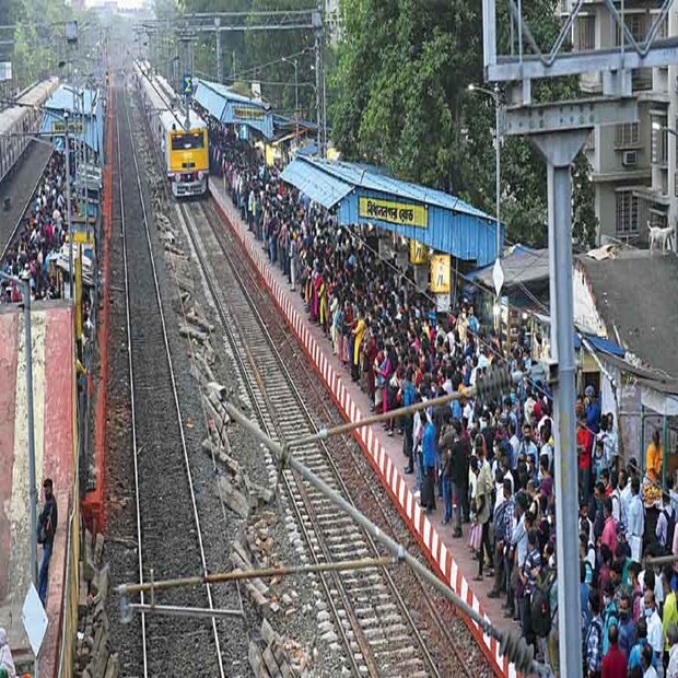 রামপুরহাট ২-ব্লক সভাপতি সুকুমার সরকার বলেন, কৌশিকী অমাবস‌্যা উপলক্ষে ওই দিন ৬-৭ লক্ষ ভক্ত সমাগম হয়। স্টেশন চত্বরে ক‌্যাম্প খোলা হয় সহযোগিতার জন‌্য। সুরক্ষা থেকে পরিচ্ছন্নতা, পানীয় জলের ব‌্যবস্থা সবই করা হয় তারাপীঠে। এবার ওই দিনে রেলের তরফে কী ব‌্যবস্থা থাকবে, তার উপর নির্ভর করছে ভক্ত সমাগমের হার।