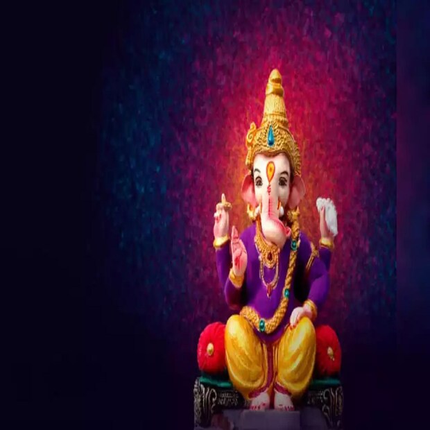 আপনার যদি পুরনো মূর্তি থাকে তবে তা বিসর্জন করুন। এছাড়াও মনে রাখবেন বাড়িতে গণেশের দুটি মূর্তি রাখা উচিত নয়। (Disclaimer: এই প্রতিবেদনটি কেবলমাত্র সাধারণ তথ্যের জন্য, তাই বিস্তারিত জানতে হলে সর্বদা বিশেষজ্ঞের পরামর্শ নিন।)