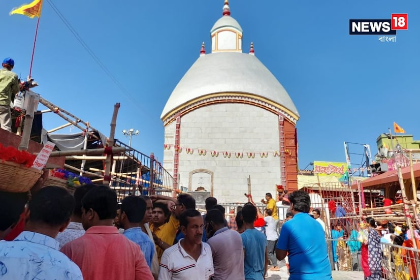 বড়মার আরাধনা করেছিলেন তারাপীঠ শ্মশানের শ্বেত শিমূলতলায় ৷ মা তারা দেখা দেন বামাক্ষ্যাপাকে ৷ তখন থেকেই পালিত হয় কৌশিকী অমাবস্যা ৷ প্রতীকী ছবি ৷