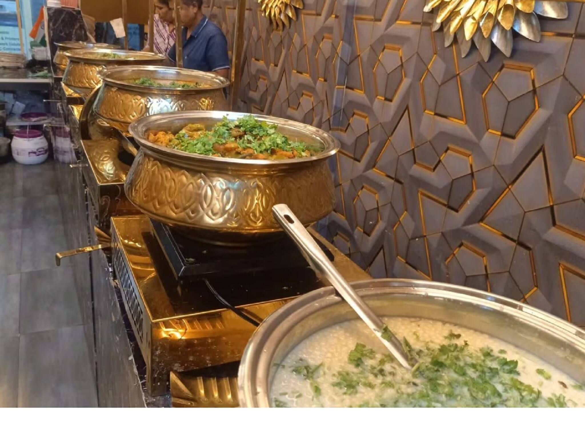Unlimited Buffet: আনলিমিটেড এলাহি ব্যুফে, তা-ও মাত্র ৯৯ টাকায়; শুনে নিন এক গৃহবধূর সফল ব্যবসায়ী হয়ে ওঠার গল্প