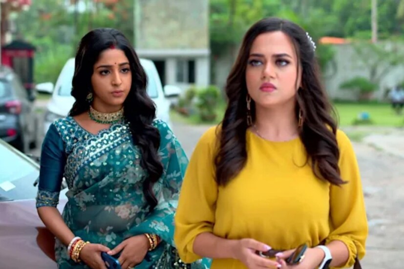 সূর্যর ভাবমূর্তি নষ্ট করার চেষ্টা করছে মিশকা। অসহায় সূর্য বারবার বলছে, এসব মিথ্যা। কিন্তু মিশকাকে মিথ্যে প্রমাণ করার উপায় নেই। কারণ সে সূর্যর শুক্রাণু চুরি করেছে।