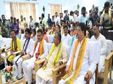 ভোটের ফলাফলে এখন বিধানসভায় শাসক জোটের সদস্য সংখ্যা ৩২ থেকে বেড়ে ৩৪ জন হয়েছে
