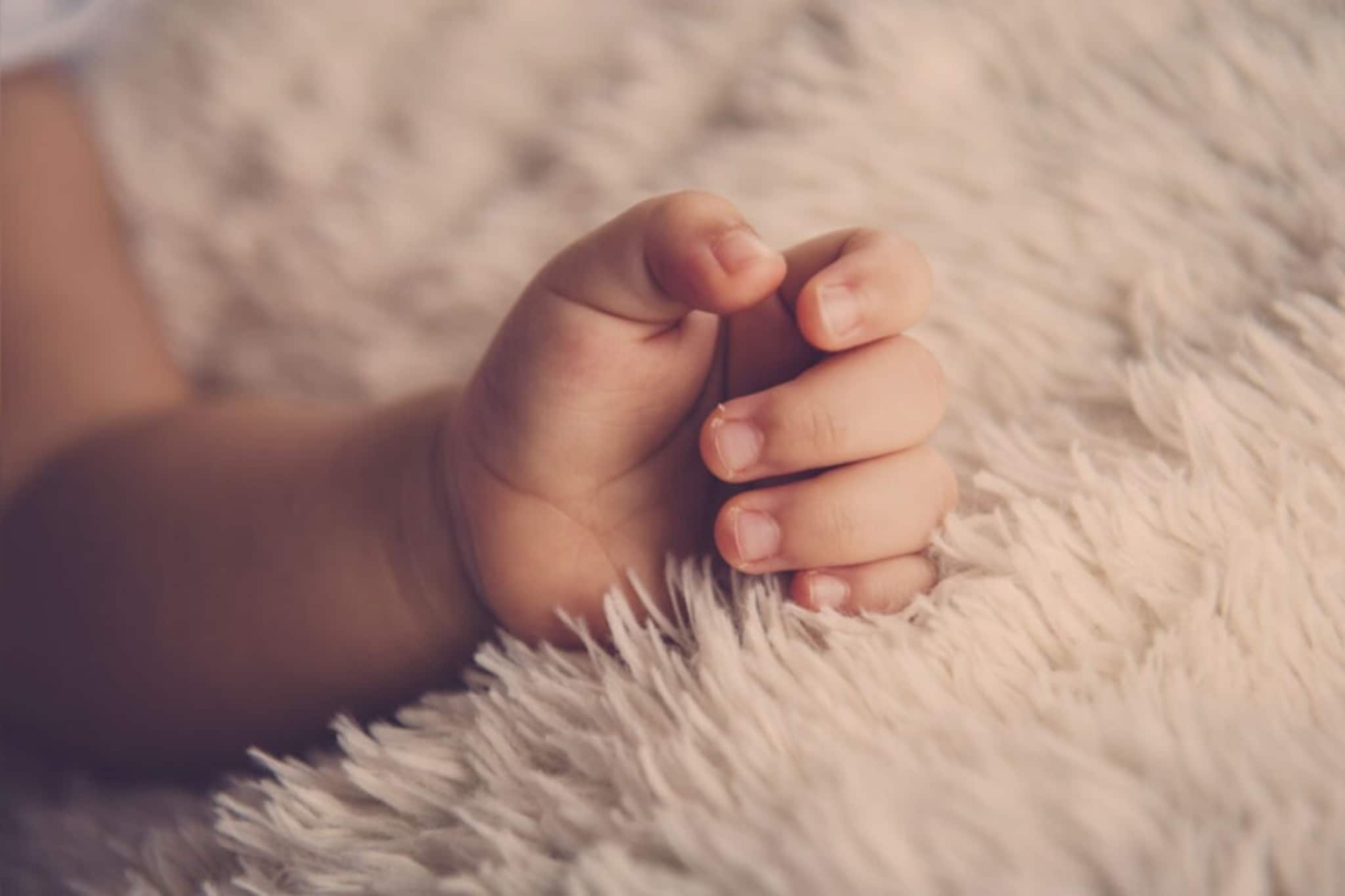 সন্তান দত্তক নিতে চান! জেনে নিন সঠিক নিয়ম কানুন