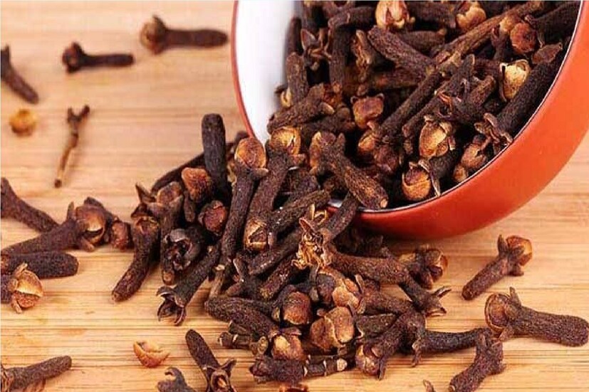 *বহু চেষ্টার পরও থামছে না পারিবারিক কলহ! এমনকি বহু চেষ্টা সত্বেও হয়ে যাওয়া কাজ বারে বারে পণ্ড হচ্ছে! তাহলে আপনার সমস‍্যার সমাধান করবে লবঙ্গ। এমন পরামর্শ দিলেন জ‍্যোতিষবিদ পণ্ডিত মনোজ তিওয়ারি।