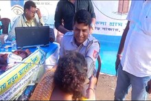 দুয়ারে সরকার শিবিরে স্বাস্থ্য পরীক্ষা করালেন পুলিশ আধিকারিক!