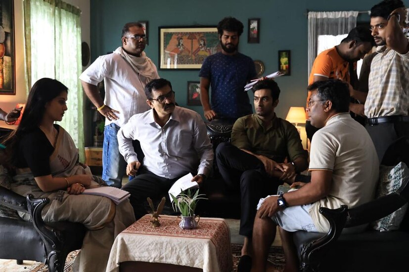 ছবির শ্যুটিং হয়েছে কলকাতা, বারুইপুর, বানতলা ও কৃষ্ণনগরে। ক্যামেরায় প্রতীপ মুখোপাধ্যায়। মিউজিক করেছেন 'বল্লভপুরের রূপকথা' খ্যাত শুভদীপ গুহ। আসছে শীতে মুক্তি পাওয়ার কথা ‘অরণ্যর প্রাচীন প্রবাদ’। ফেলুদা, ব্যোমকেশ কিরিটিদের সঙ্গে অরণ্য কতটা ঝুজবেন সে তো সময় বলবে! আপাতত নতুন ভূমিকায় টিম দুলাল দে-র সেটাই বড় চ্যালেঞ্জ।
