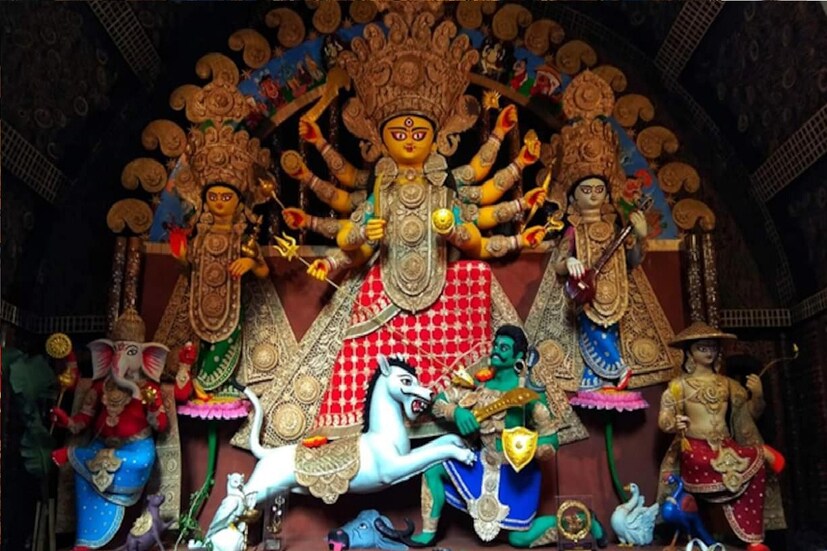 *করবাগান সার্বজনীন- আদৃশ্য বাঁধন। কাঁকুড়গাছি যুবকবৃন্দ- সম্প্রদায়।বন্ধুদল স্পোর্টিং ক্লাব- অঙ্গীকার। অশ্বিনীনগর বন্ধুমহল ক্লাব- Zoomorphism। অগ্রদূত উদয়ন সংঘের থিম - যা দেবী সর্বভূতেষু। সংগৃহীত ছবি। 