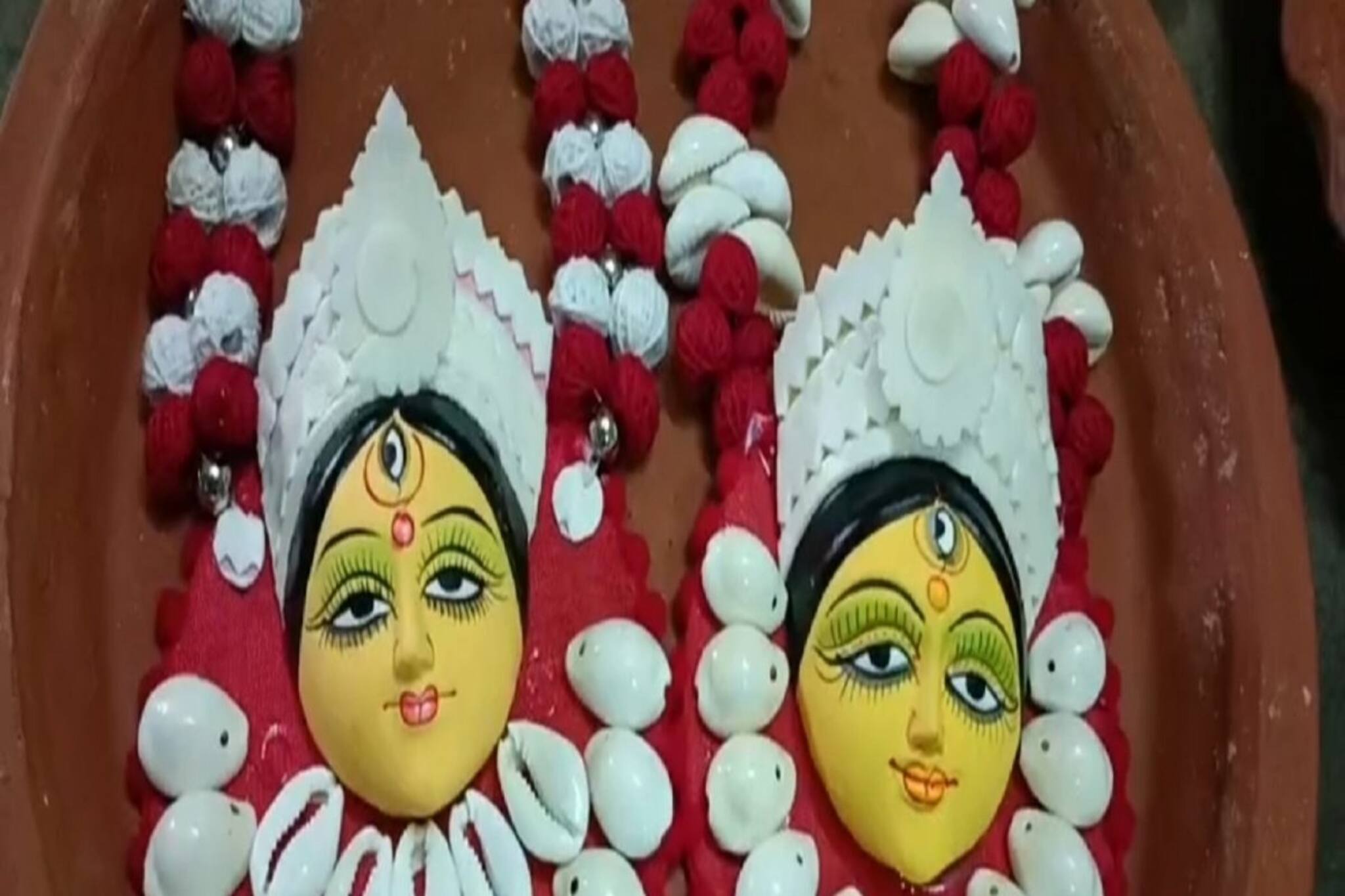 এবার পুজোর নতুন ট্রেন্ড মা দুর্গার মুখ দেওয়া লকেট, আপনি কিনেছেন?