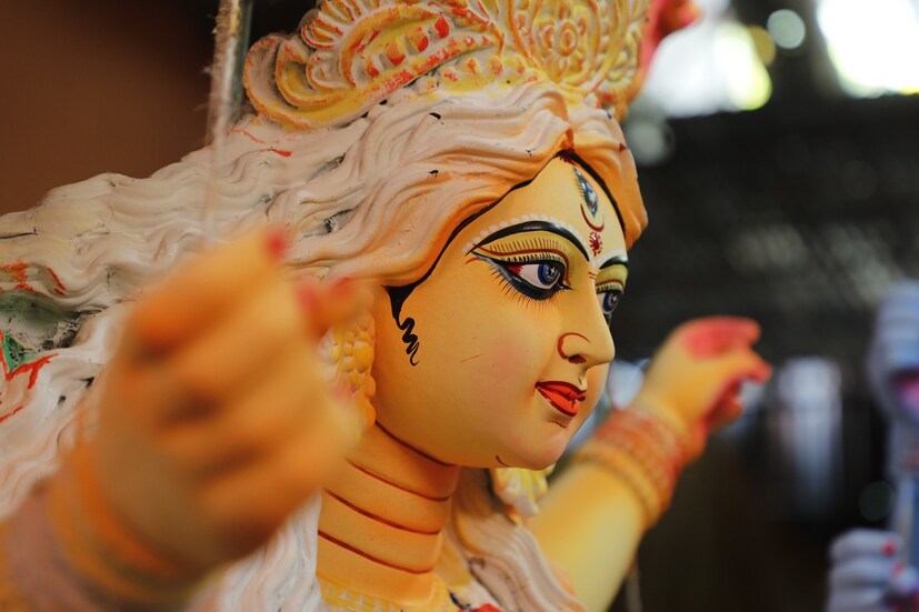 অষ্টমীর দিন এসপ্ল্যানেড থেকে ভোর ৫টায় এবং বারাসত থেকে ভোর ৪টে ১৫তে বাস ছাড়বে। এই বাস পরিষেবায় কামারপুর জয়রামবাটি পুজো দর্শন কারনো হবে।(প্রতীকী ছবি)