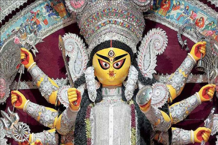 তাই, জেনে নিন এবারের পুজোয় রাশি অনুযায়ী কোন রং আপনার জন্য আনবে সুখ ও সমৃদ্ধি। কোন রাশির জাতক-জাতিরাকা পুজোয় কোন রঙের জামা পরবেন তা দেখে নিন-