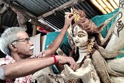 মাটি বাঁচান,বার্তা দিয়ে ভুট্টায় ফুটে উঠছে দেবী মূর্তি, অভিনব উদ্যোগ মালদহে